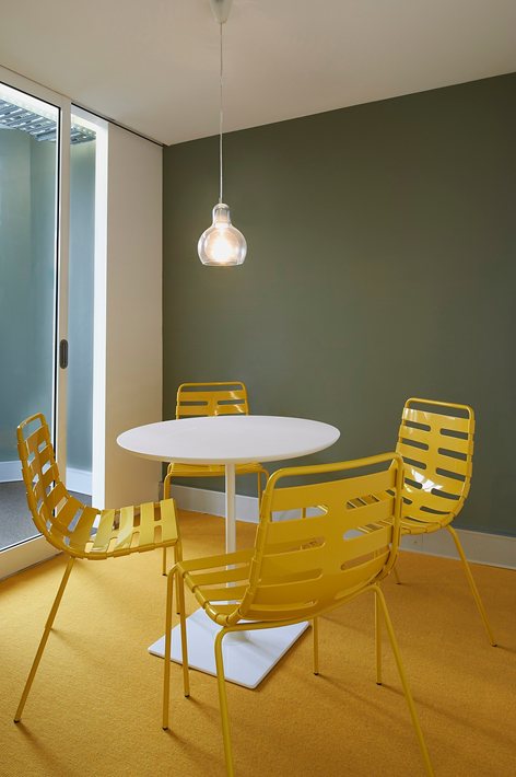 开云手机入口 - 桌几|餐桌|办公家具|开云中国家具|Dizzie 餐台/洽谈台